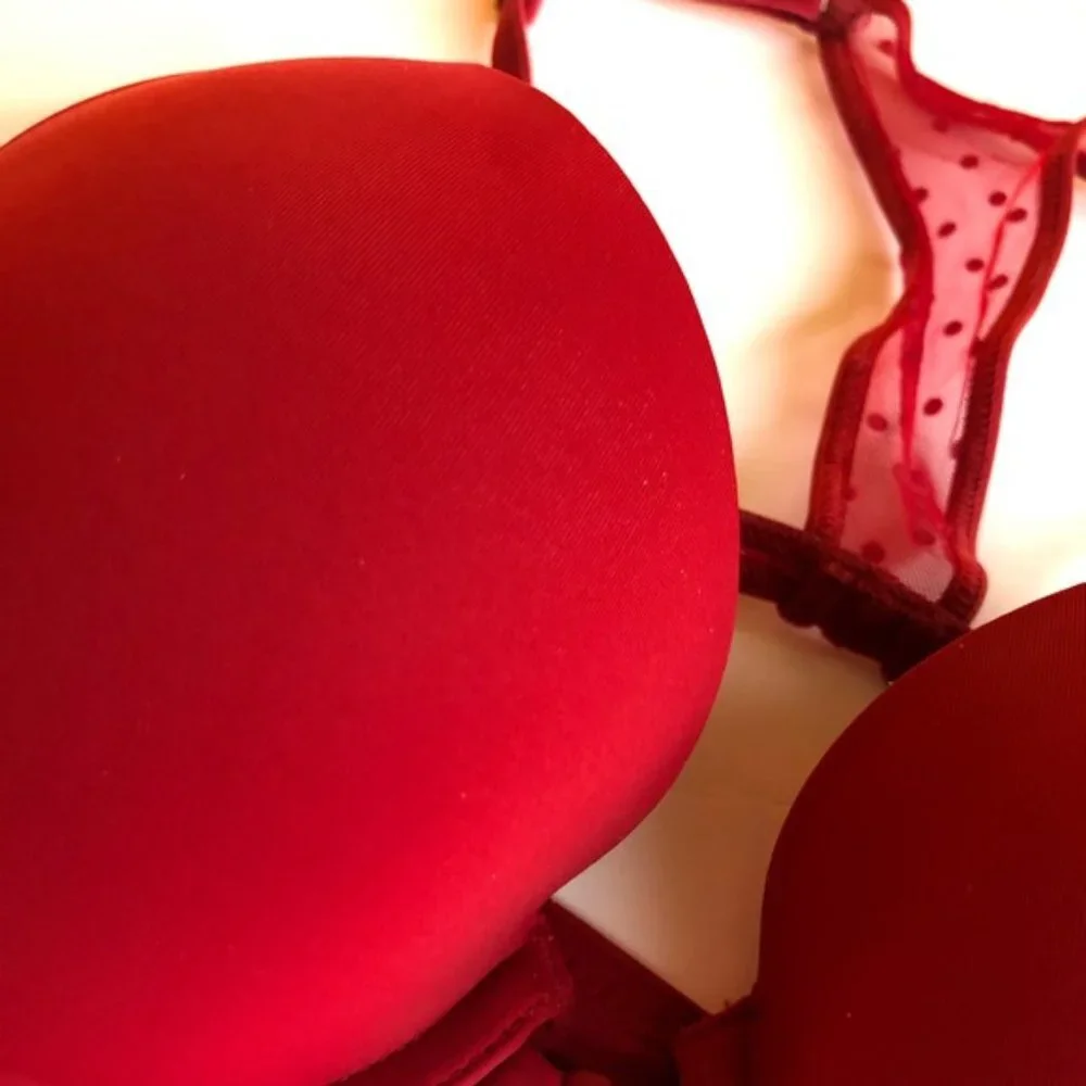 Victoria’s Secret Front Close‎ Polka dot back bra